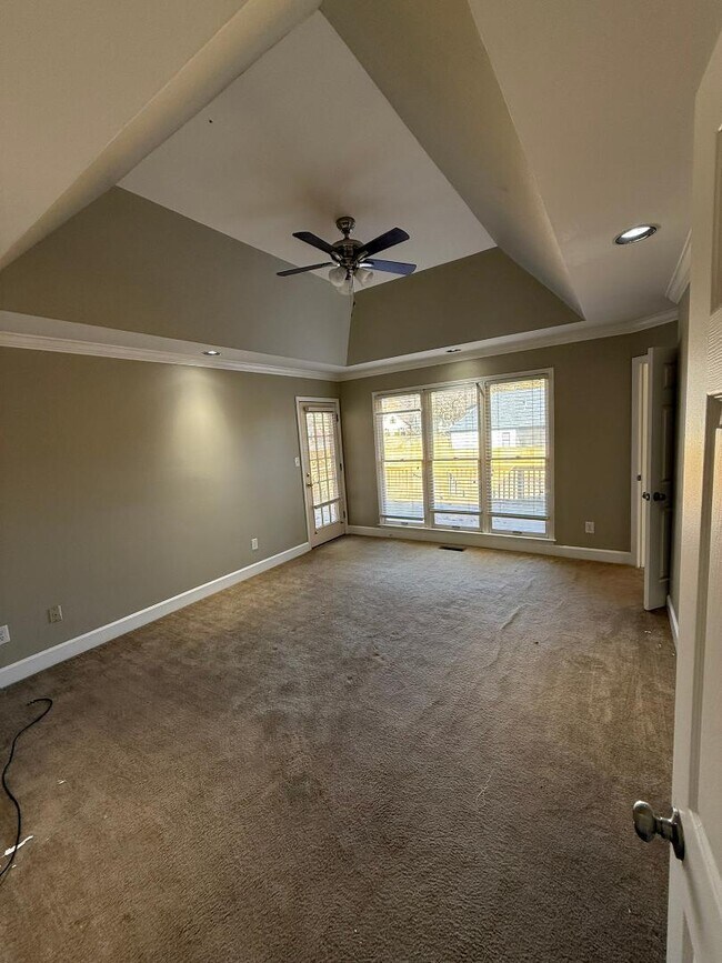 Building Photo - 212 Brooks Dr