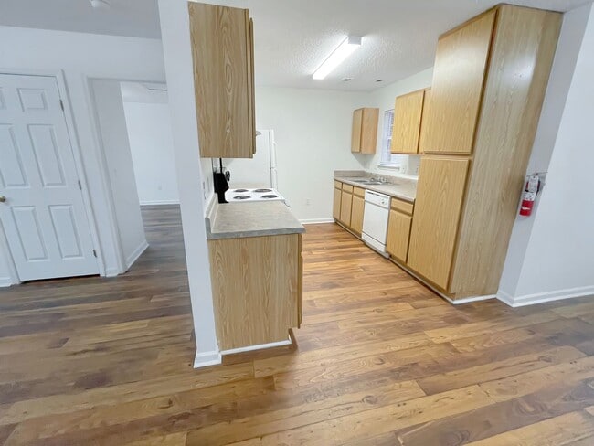 Building Photo - Single Level Home************Beautiful 1 Bedroom Villa************Brick Building