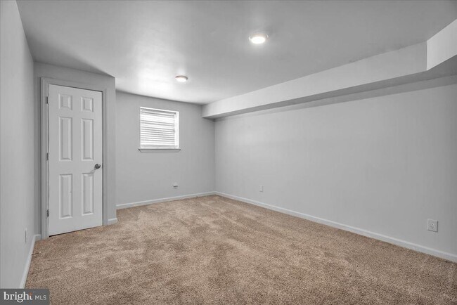 Building Photo - 318 10th St