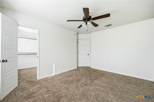 Building Photo - 5301 Primavera Ln