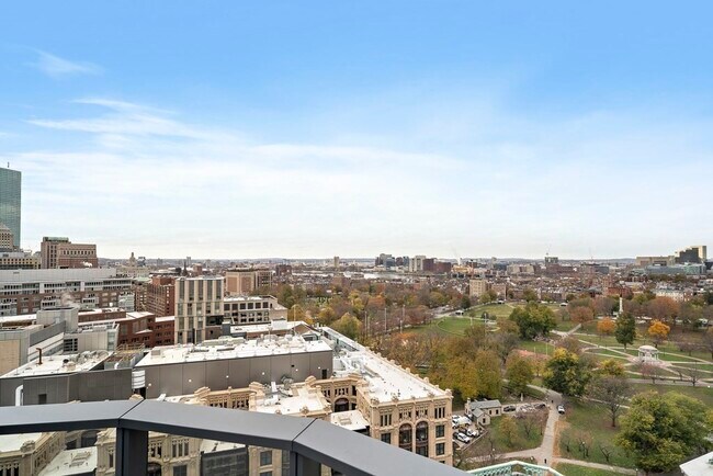 Building Photo - 55 Lagrange St