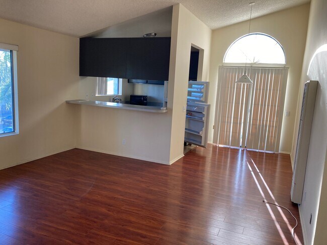 Building Photo - 1020 Redondo Ave