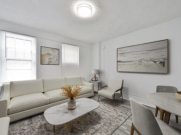 Building Photo - 2220 Walnut St