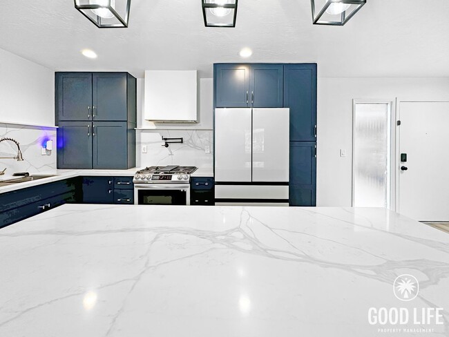 Building Photo - Stylish 2BR in Gated Community | Pool, Jacuzzi & Balcony