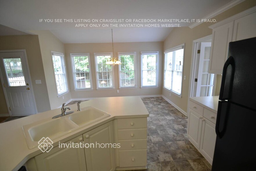 Building Photo - 2752 Wyndcliff Way