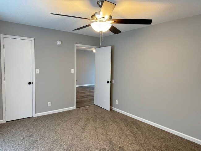 Building Photo - Minutes from Post, shopping, and local parks. 3 bed/2 bth, 1200 sq.ft, fenced backyard!