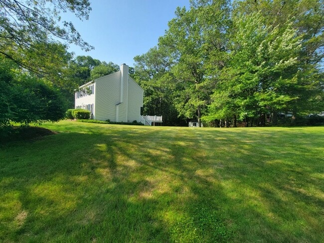 Building Photo - Beautiful Single-Family Home Litchfield NH for Rent