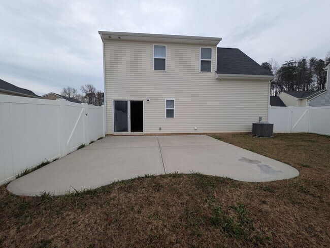 Building Photo - Spacious Townhome in Kingstree!