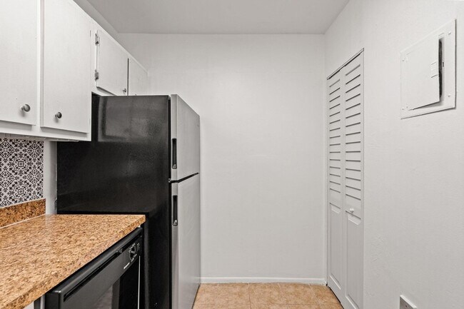 Building Photo - 7831 SW 56th St