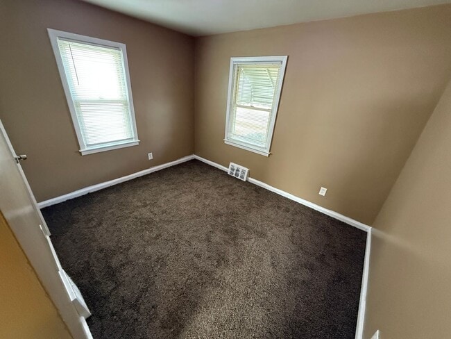 Building Photo - 3 Bedroom, 1.5 Bath Home - Sec. 8 OK