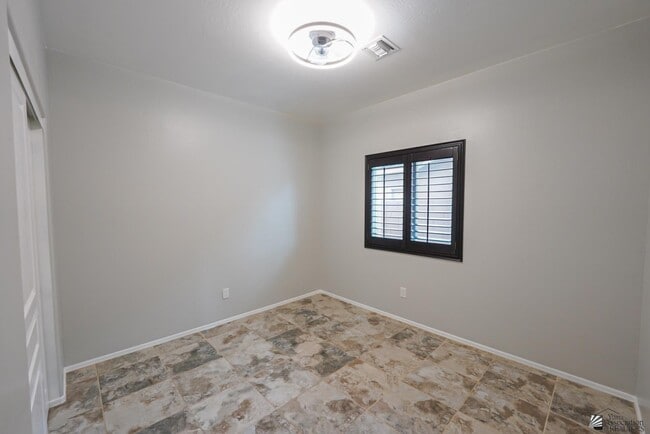 Building Photo - 4429 W 25th Ln