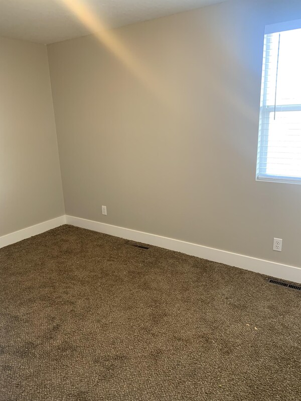 Building Photo - 3498 Valley Heights Dr