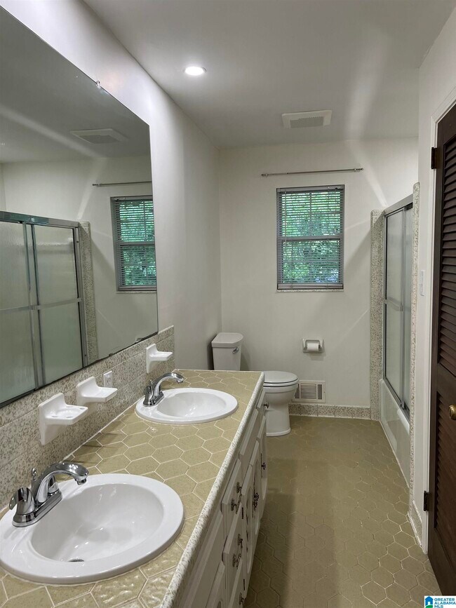 Building Photo - 81 Brookview Ln