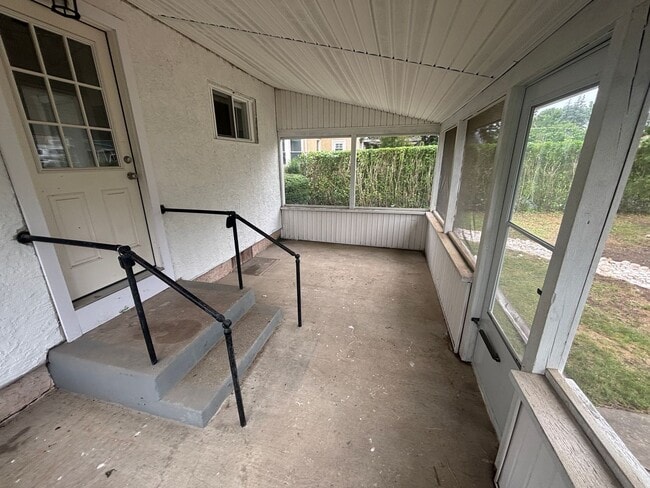 Building Photo - Single Family Home Available for Rent in t...