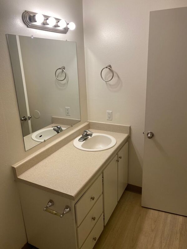 Building Photo - 479 Senate St NW