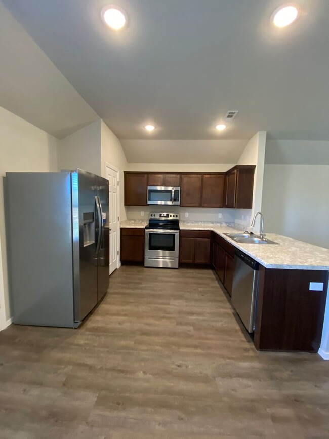 Building Photo - *Pre-leasing* Three Bedroom | Two Bathroom...