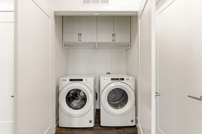 Building Photo - 775 Juniper St NE