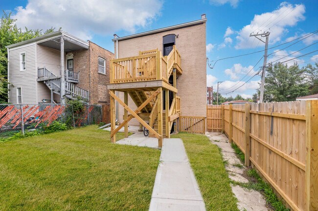 Building Photo - 7642 S Throop St