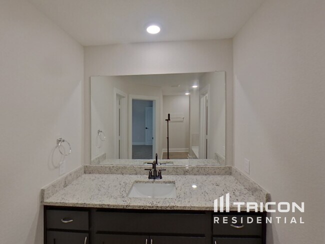 Building Photo - 1212 Bullock Dr