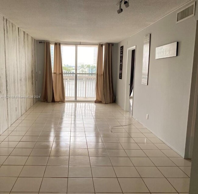 Building Photo - 121 Golden Isles Dr