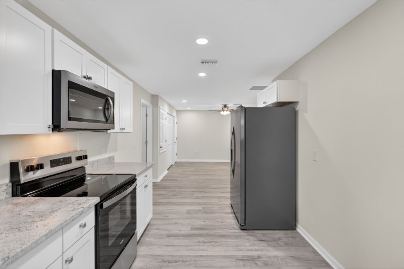 Building Photo - 916 23rd St E