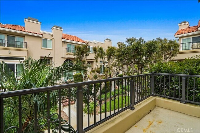 Building Photo - 6031 Shadowbrook Cir