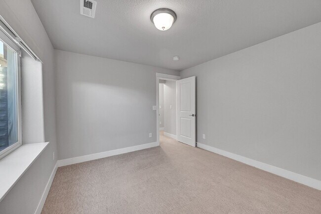 Building Photo - $2,650.00, 5-bed, 3-bed ranch-style home located in Colorado Springs with a large back yard.