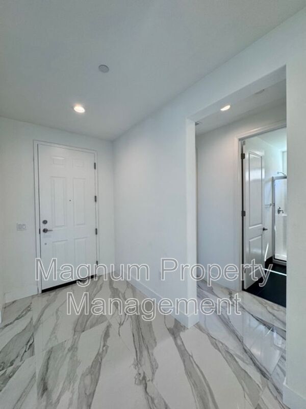 Building Photo - 25061 River Peak Dr