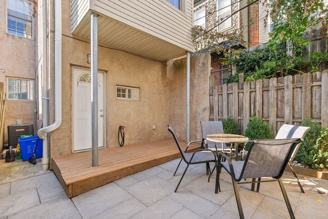 Building Photo - 933 N 30th St