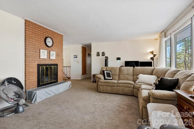 Building Photo - 11 N Marley Dr
