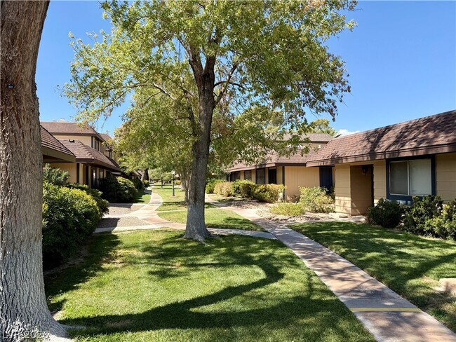 Building Photo - 6122 Meadow View Ln
