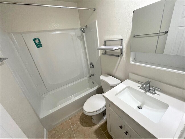 Building Photo - COSTA MESA 4BR/3BA TOWNHOME READY FOR MID-JULY OCCUPANCY