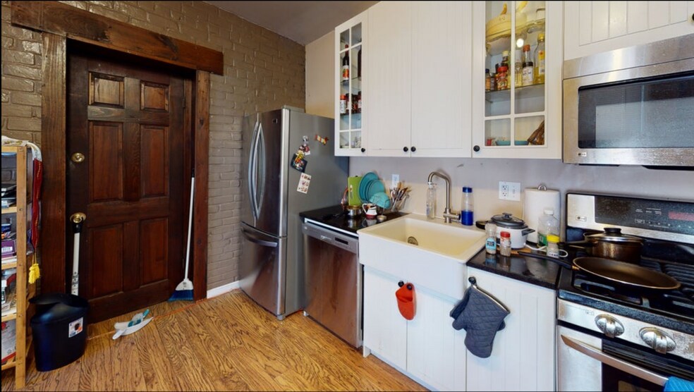 Building Photo - 44 Easton St