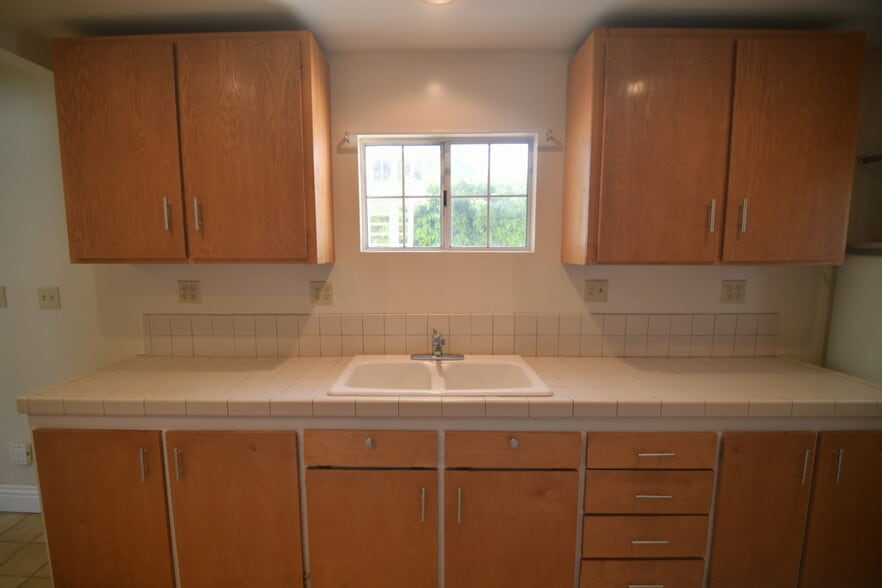 Kitchen sink with garbage disposal. Lots of storage space. Soft close cabinet hinges. - 111 N Pacific Coast Hwy
