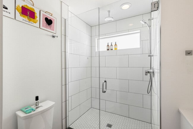 Building Photo - 620D 10th Ave E