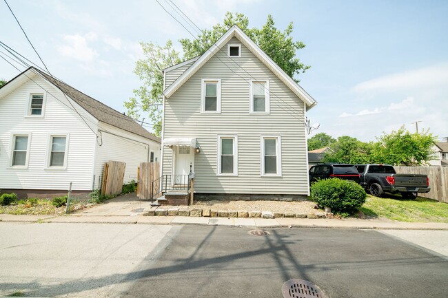 Building Photo - Updated Tremont 1 Bedroom