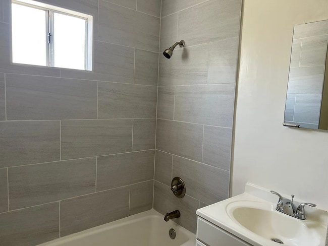 Building Photo - APT A