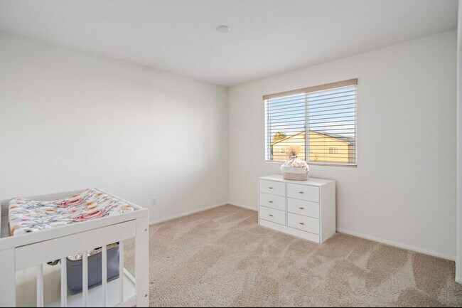 Building Photo - 44112 Sierra Vista Dr