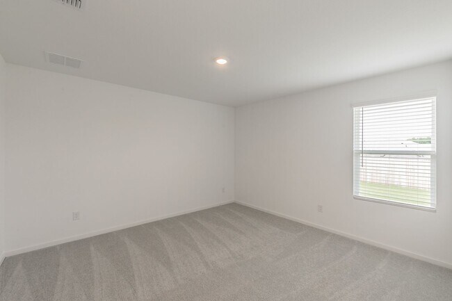 Building Photo - 3 bedroom 2 bath-brand new construction in...