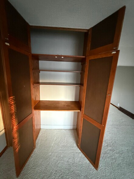 Building Photo - 710 W 8th St