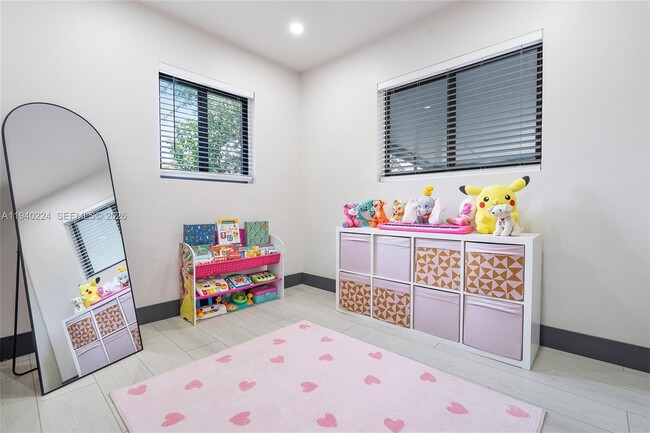 Building Photo - 100 NE 71st St