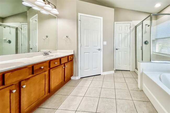 Building Photo - 654 White Flower Way