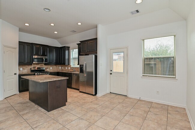 Building Photo - 6026 Baileys Run Ln