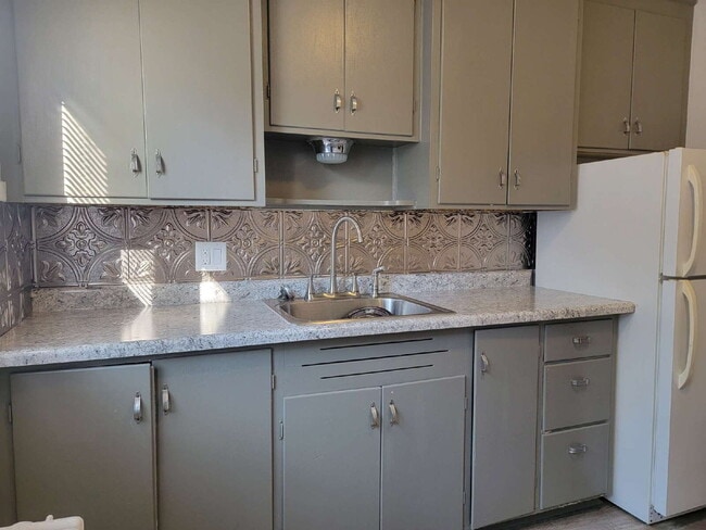 Building Photo - Spacious 2-Bedroom Apartment Downtown  Appleton