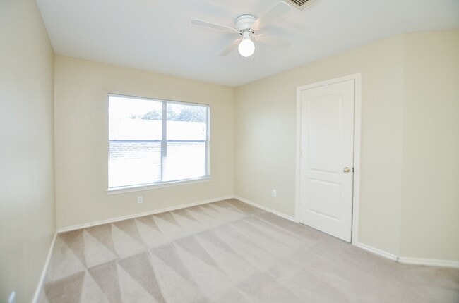 Building Photo - 21210 Woodland Green Dr