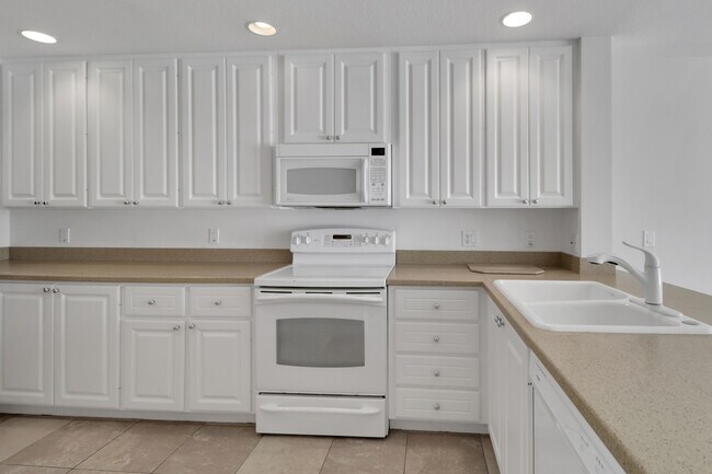Building Photo - 15068 Blue Marlin Terrace