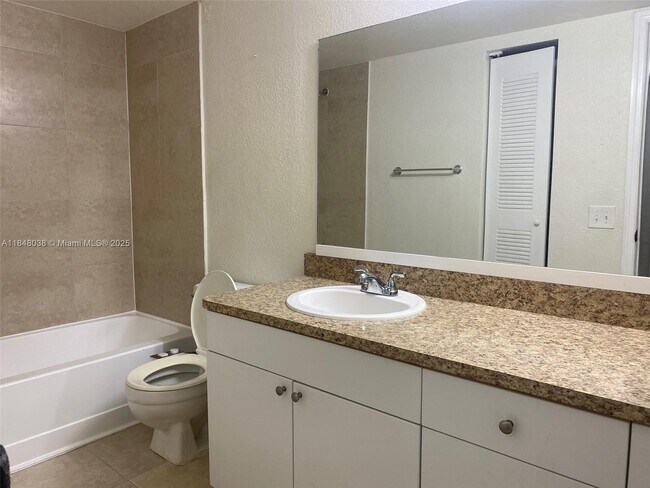 Building Photo - 12980 Vista Isles Dr
