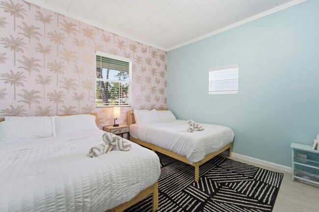 Building Photo - 1424 Willow Rd