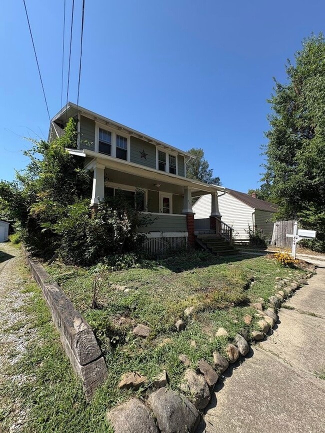 Primary Photo - Three bedroom one bathroom home for rent