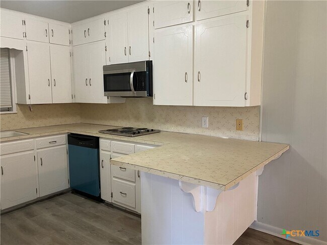 Building Photo - 706 Forest Dr